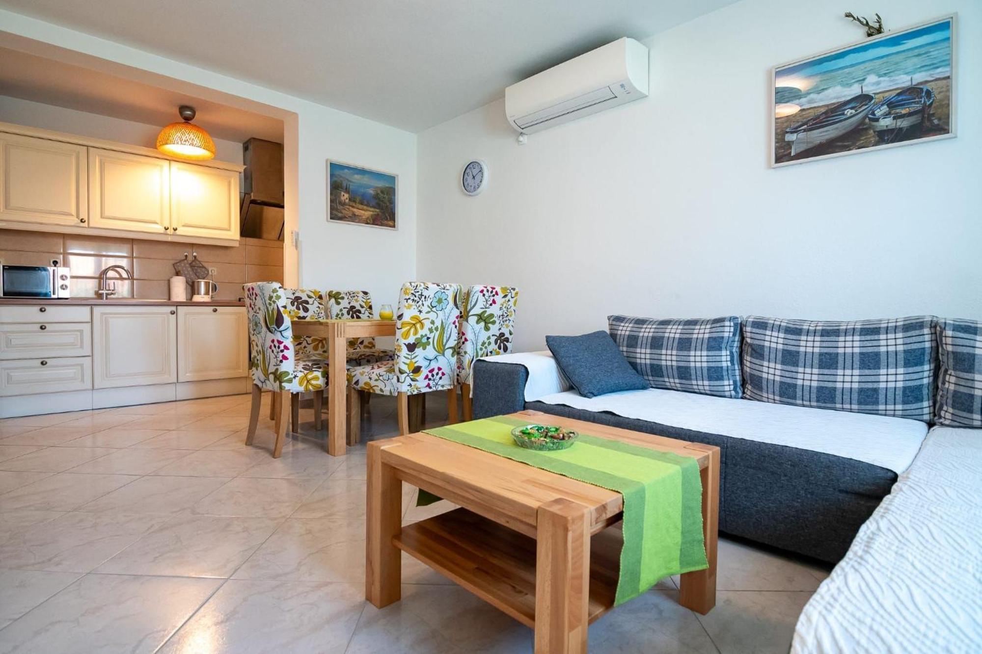 Apartments Kaja พอสติรา ภายนอก รูปภาพ